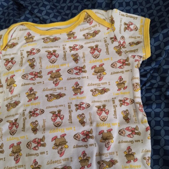 disney dwarfs onesie 6 to 9 months - Picture 5 of 10
